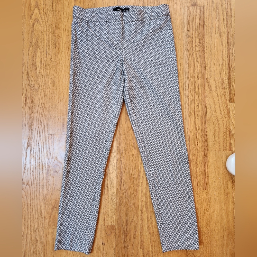 New Amanda and Chelsea Pants Black and White Pattern Size 2